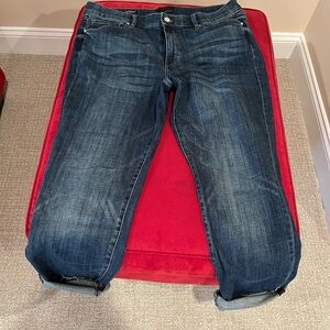WHBM size 14 mid rise Girlfriend everyday soft crop Jean